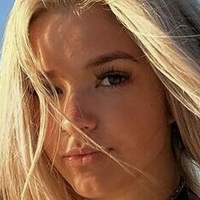 Ashley Wallace Nahé