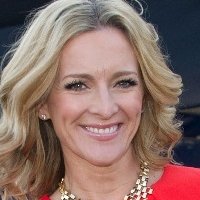 Gabby Logan Nahé