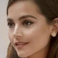 Jenna Louise Coleman Nahé