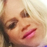 Larissa Close Nahé