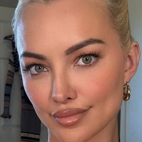 Lindsay Pelas Nahé