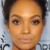 Lyndie Greenwood Nahé
