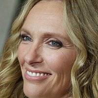 Toni Collette Nahé