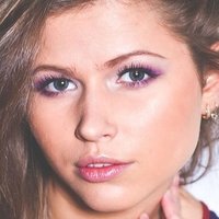Yuliya Topolnickaya Nahé